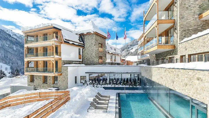 Mountain Spa Residences in St Anton am Arlberg, with its outdoor pool in the snow